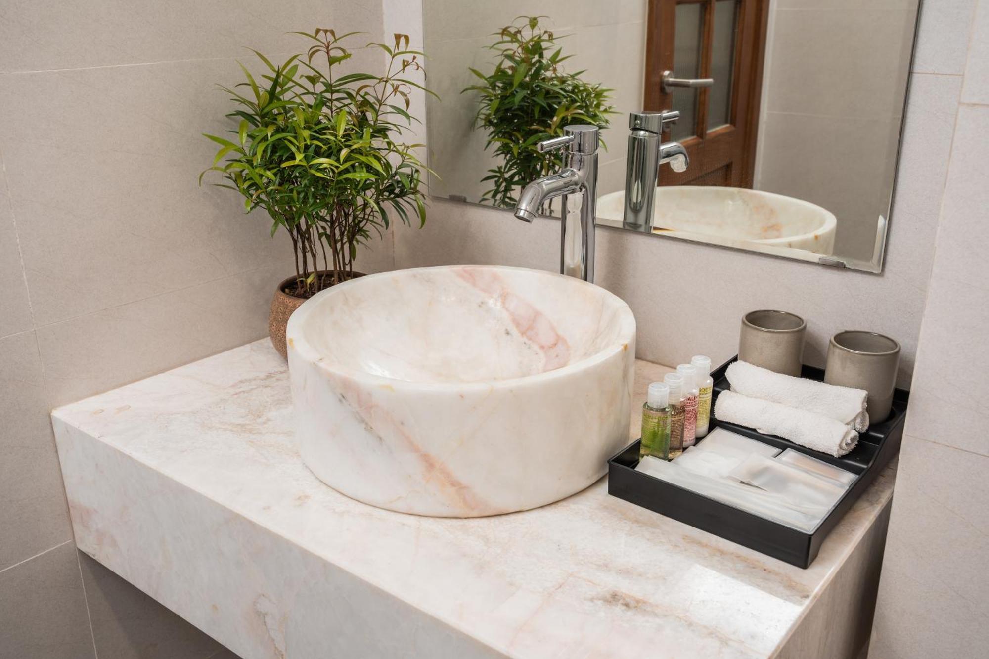 Le Parfum Apartment And Hotel Hanoi Esterno foto